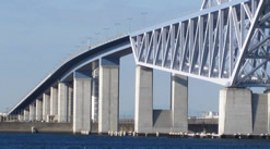 Tokyo gate bridge, a successive steel floor slab compound rigid frame box-girder bridge with three spans