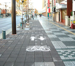 街路长冈京市站前线的通用设计