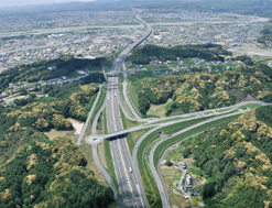 A smart interchange using roundabout of Shin-Tomei Expressway